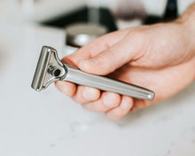 Load image into Gallery viewer, SUPPLY Single Blade Safety Razor